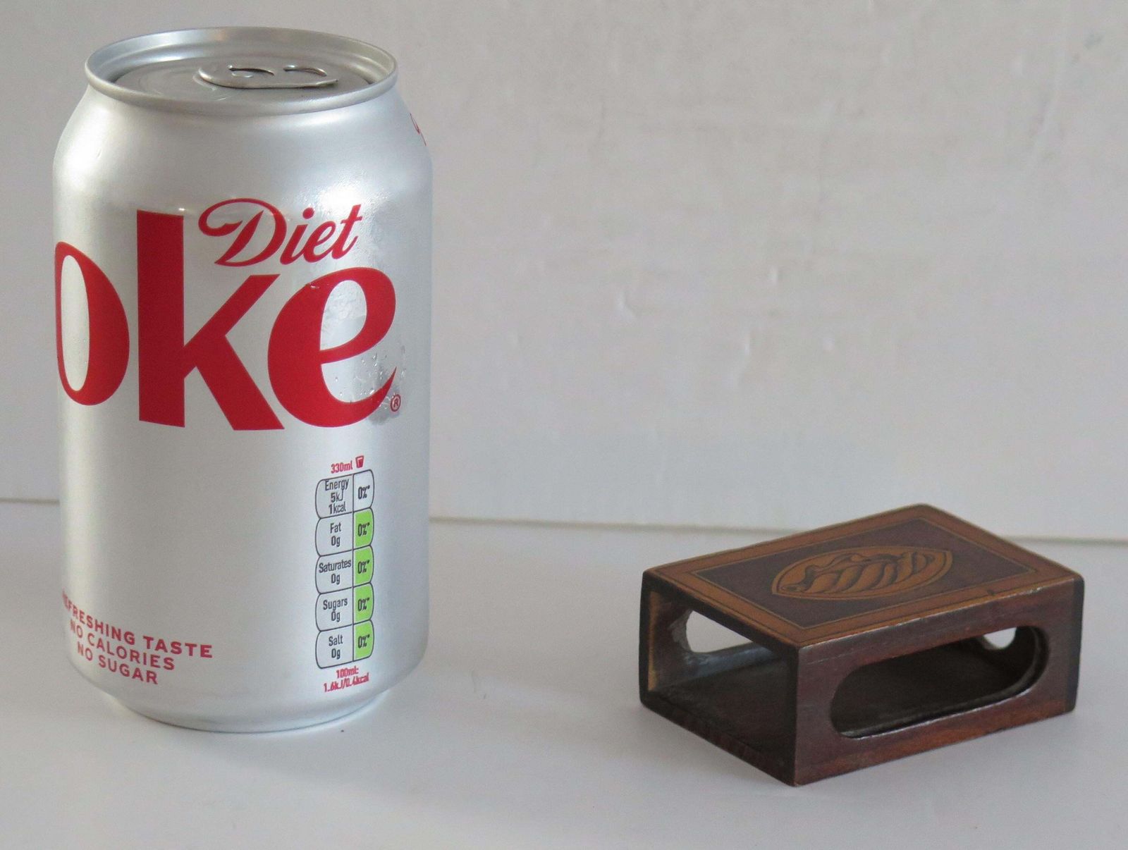 photo vinterior Antique Hardwood Matchbox Holder With Fine Shell Patera Inlay, Late 19th Century