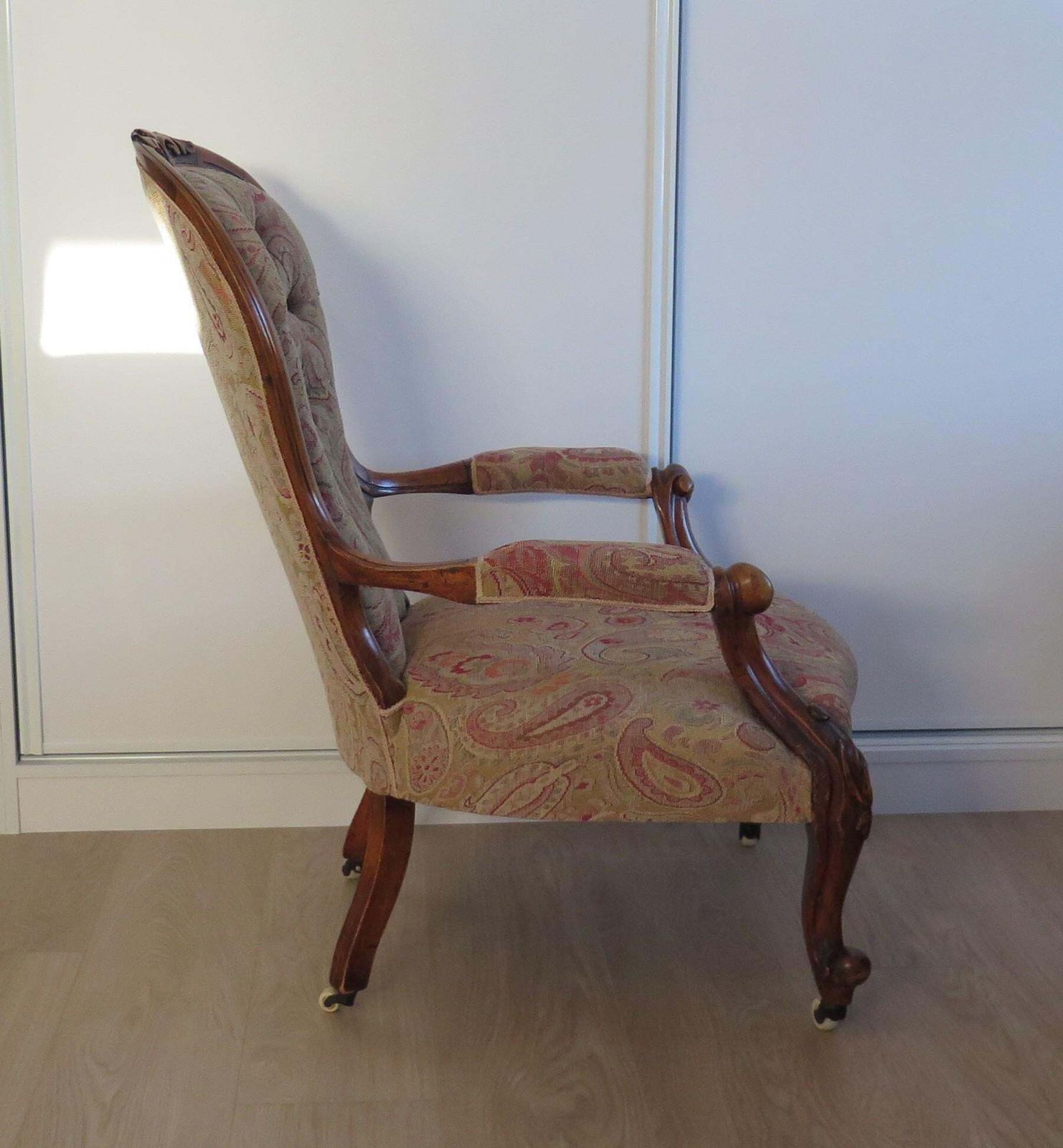 photo furniture Mid 19th Century Spoon Back Open Armchair Walnut, English Victorian Circa 1850