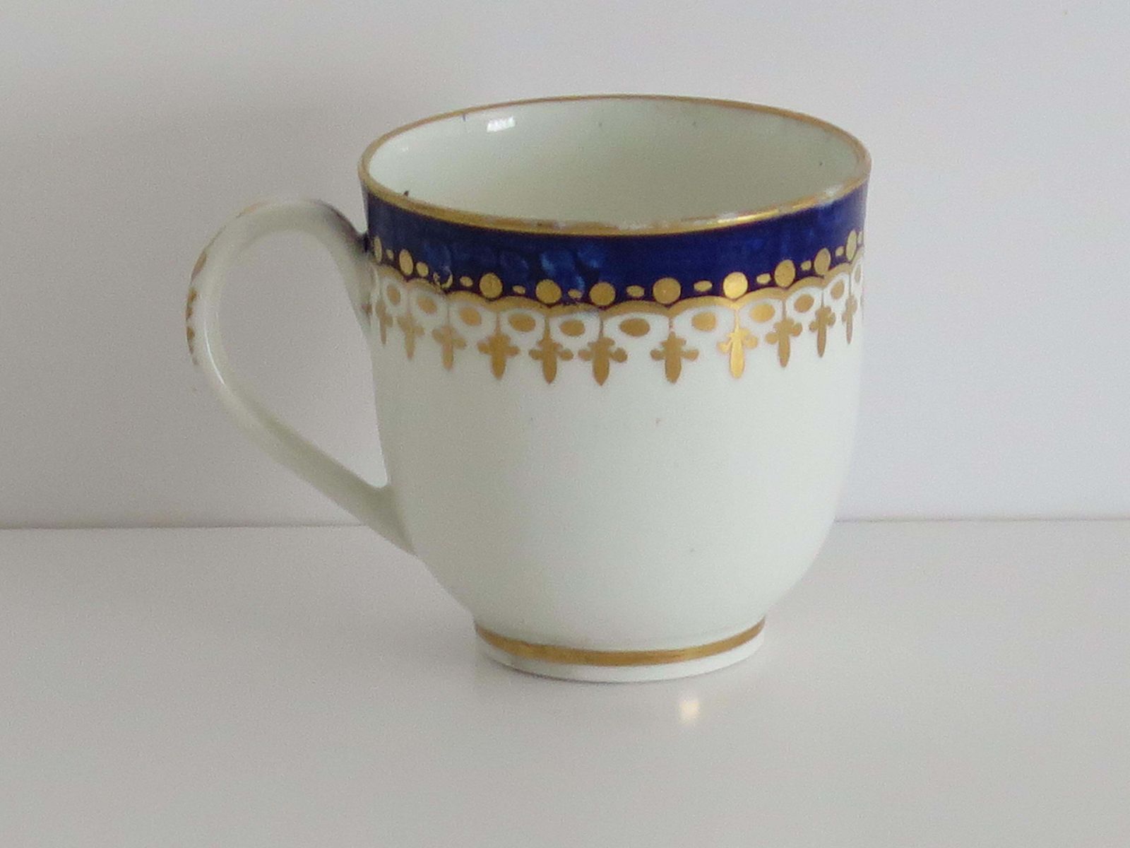 418.0 18th C Worcester Porcelain Trio Of Coffee Cup Tea Bowl And Saucer, Circa 1780 photo