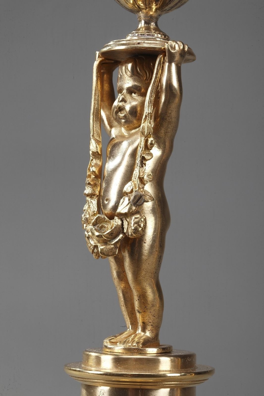 Bougeoirs d'époque en bronze doré ormolu avec putti, XIXe siècle photo vinterior