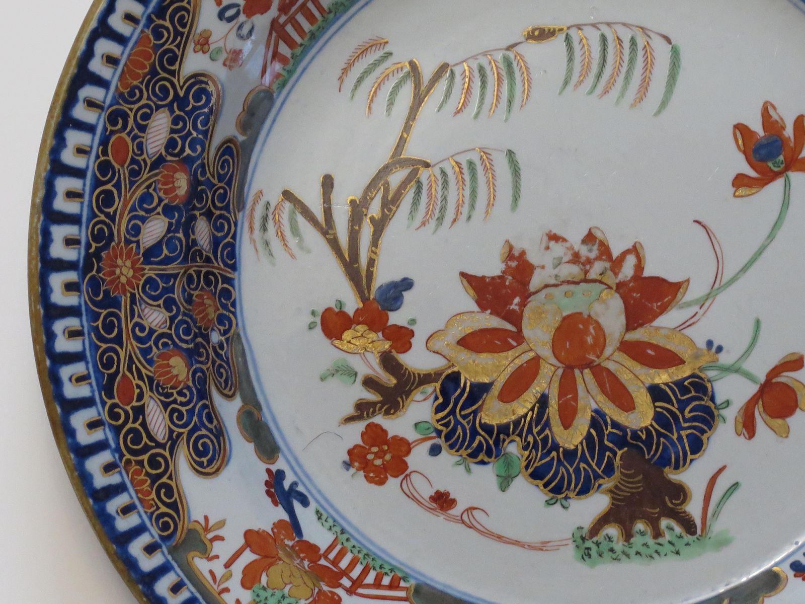 photo furniture Very Early Turners Patent Ironstone Plate In Water Lily And Willow Ptn, Ca 1803