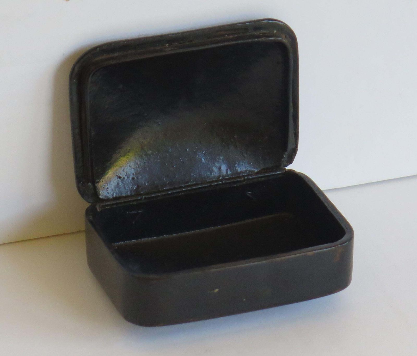 Home Decor Japanese Laquered Box With Hinged Lid Hand Painted, 19th Century Meiji Period photo