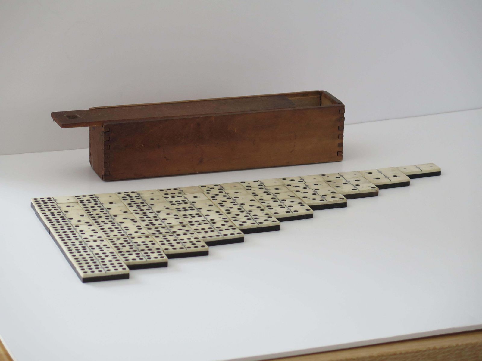Late 19th Century "9 Spot" Dominoe Game 55 Piece Set In Jointed Hardwood Box photo buy