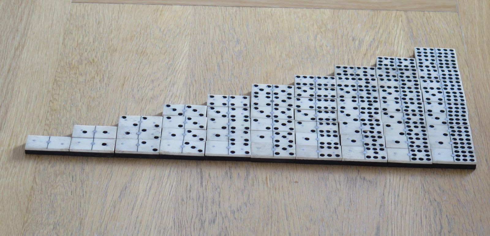 Late 19th Century "9 Spot" Dominoe Game 55 Piece Set In Jointed Hardwood Box photo vintage