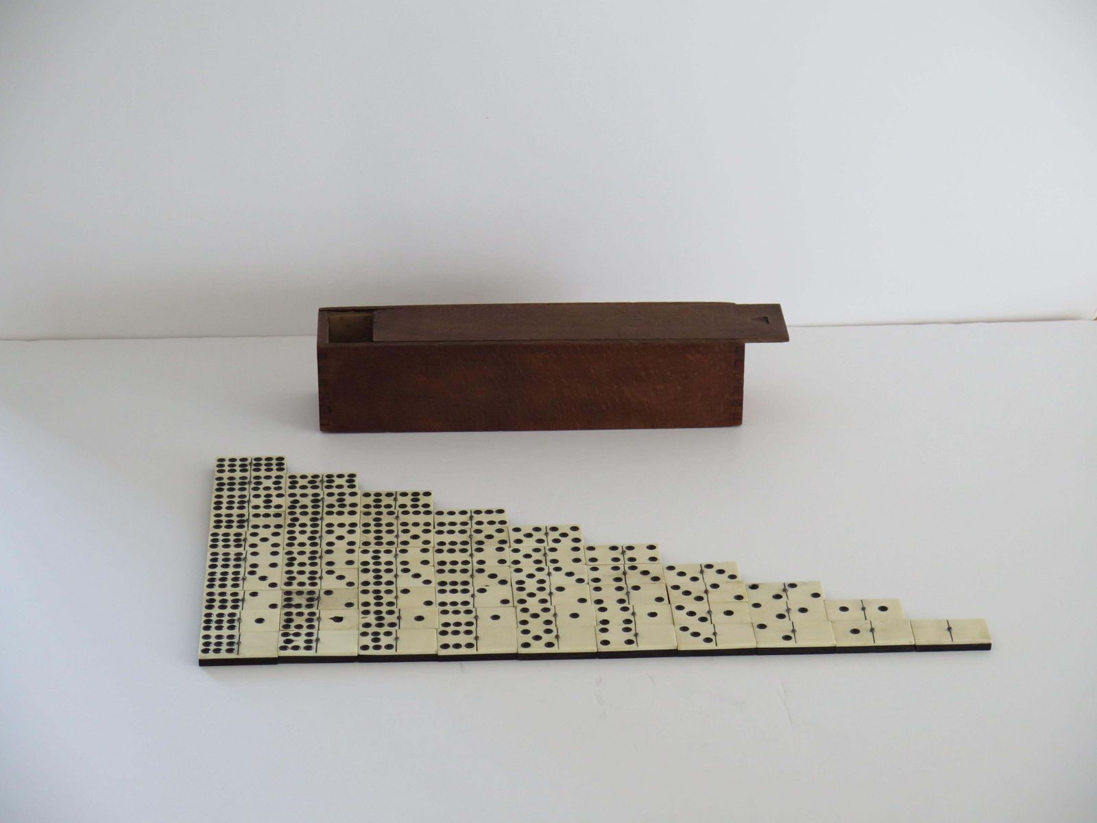 Victorian "9 Spot" Dominoe Game 55 Piece Set In Jointed Hardwood Box, 19th C. photo vinterior