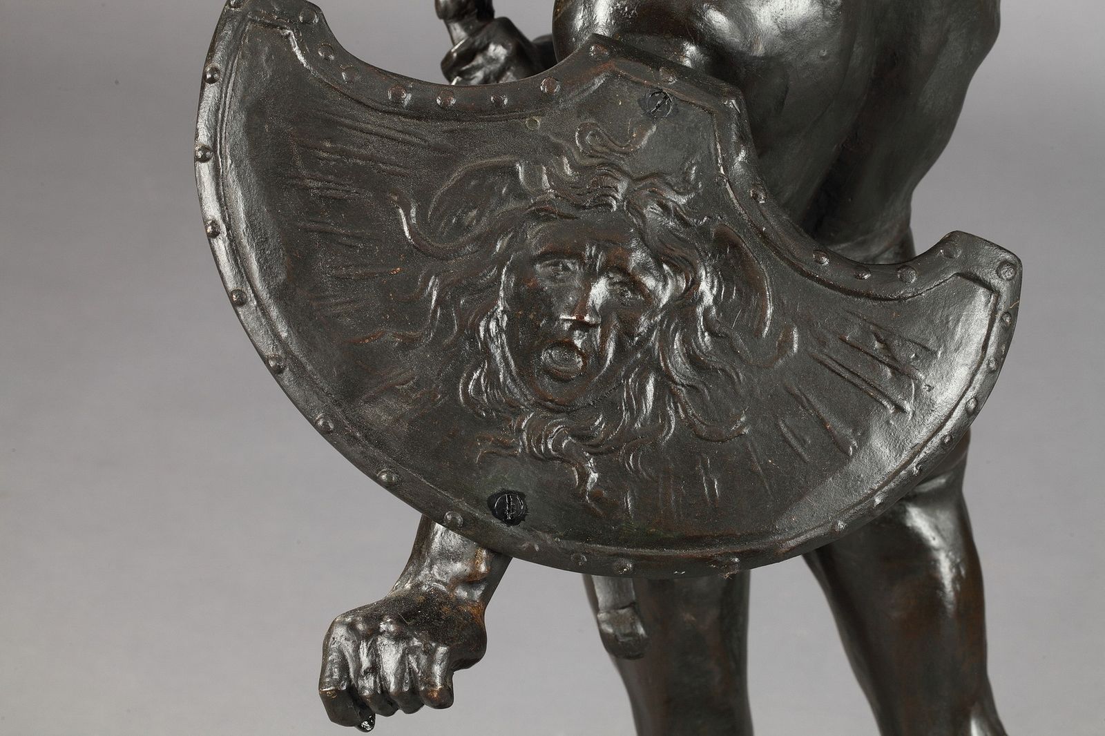 photo for sale Sculpture en bronze « The Warrior », par Auguste De Wever (1836-1910)