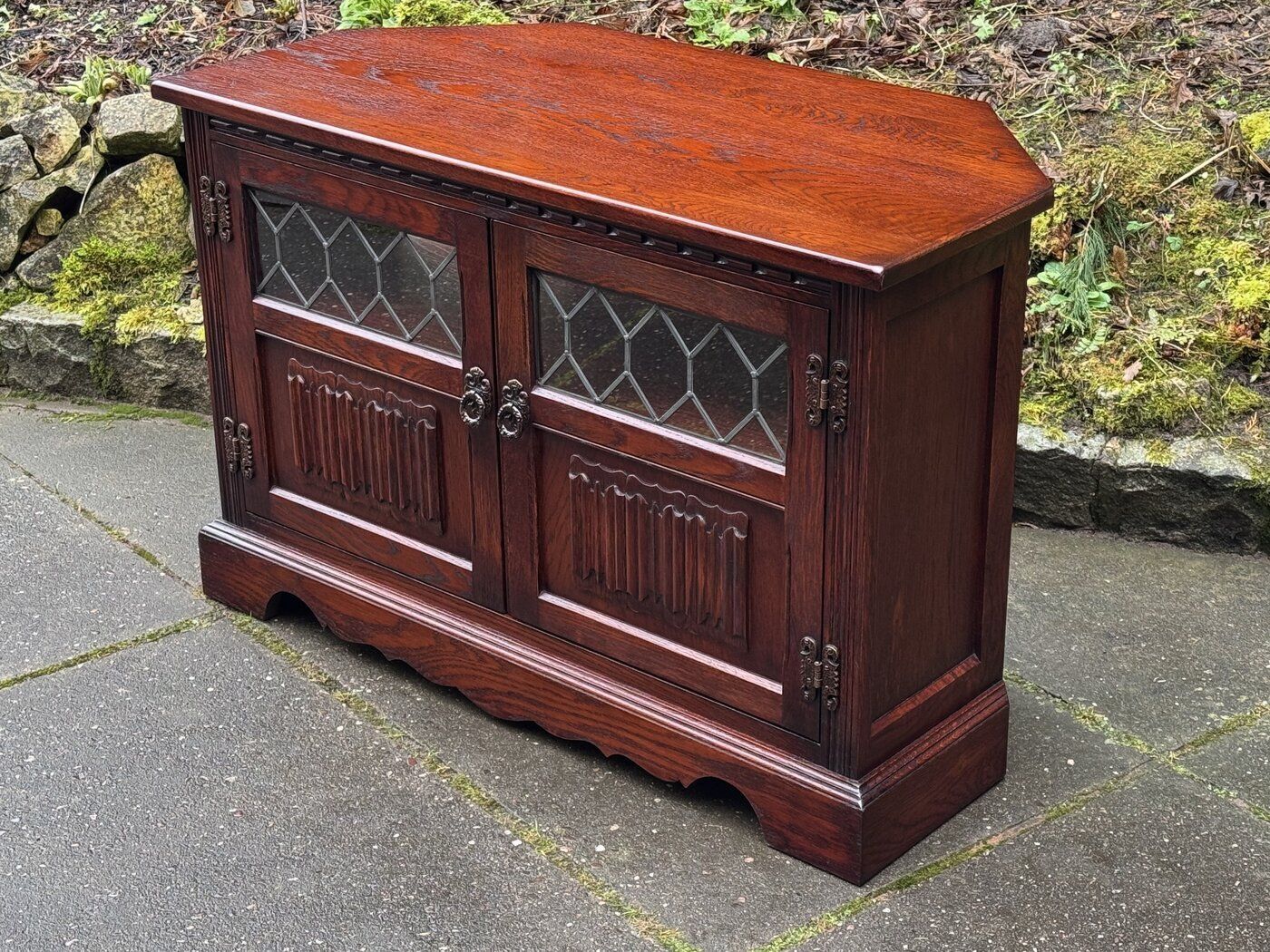 A Wood Brothers Old Charm Tudor Brown Carved Oak Corner Tv Cabinet / Media Stand photo for sale