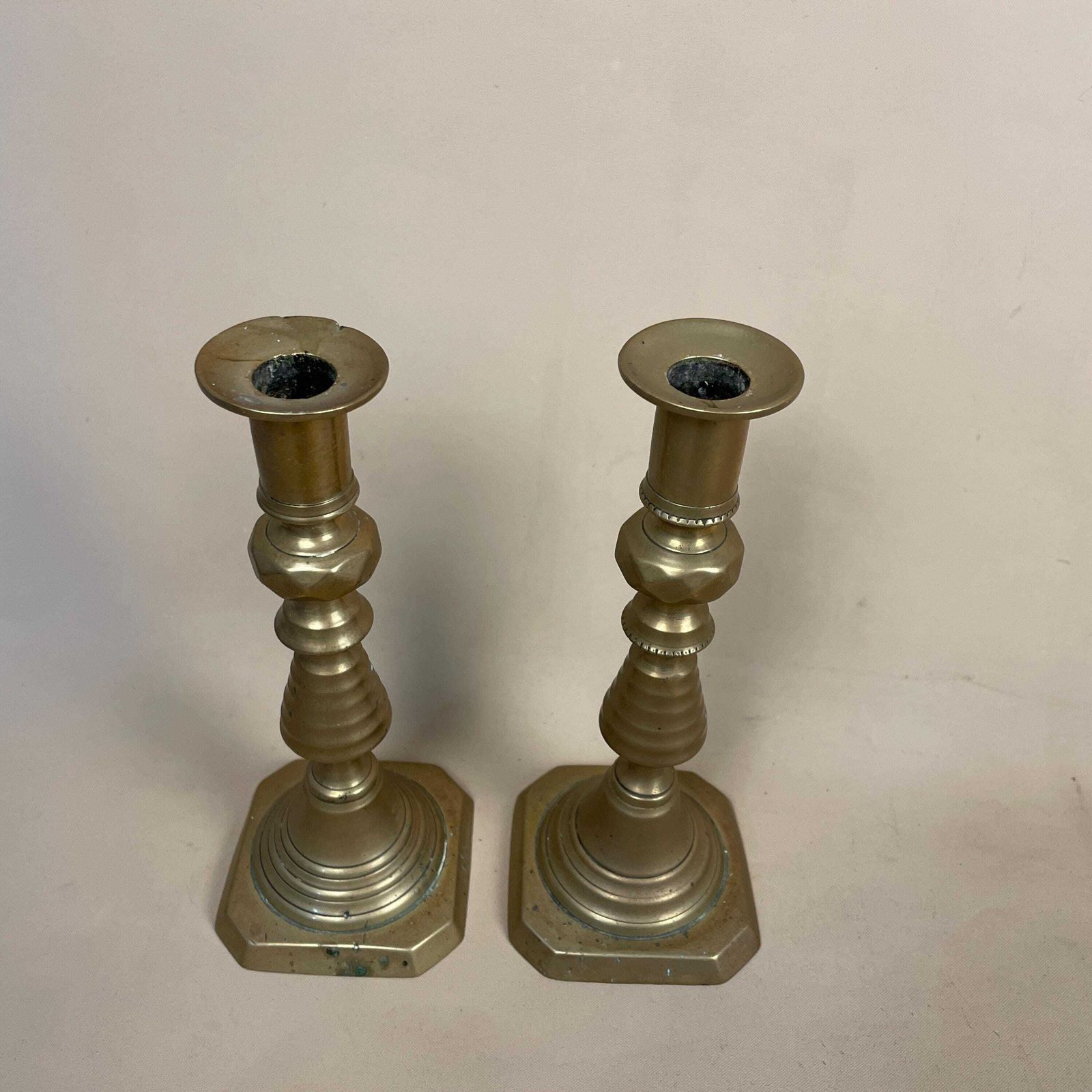 Antique Matching Pair Of Gold Brass Metal Candlestick Candle Stick Vintage Column Taper Dinner Candlesticks Base Pillar photo vinterior