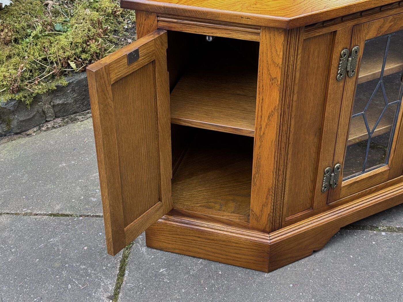 A Wood Brothers Old Charm Carved Light Oak Corner Tv Cabinet / Media Stand / Unit photo vinterior