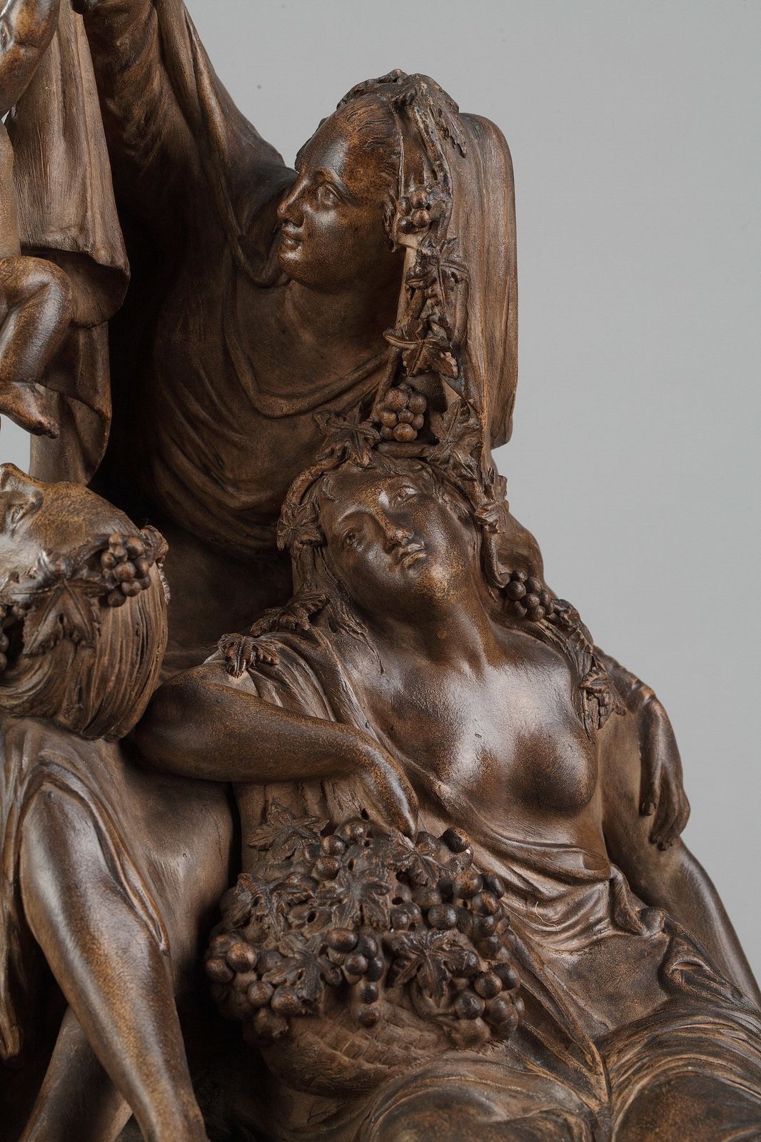 Groupe en terre cuite du XIXe siècle « Bacchus et les Bacchantes célébrant la vendange » photo Art