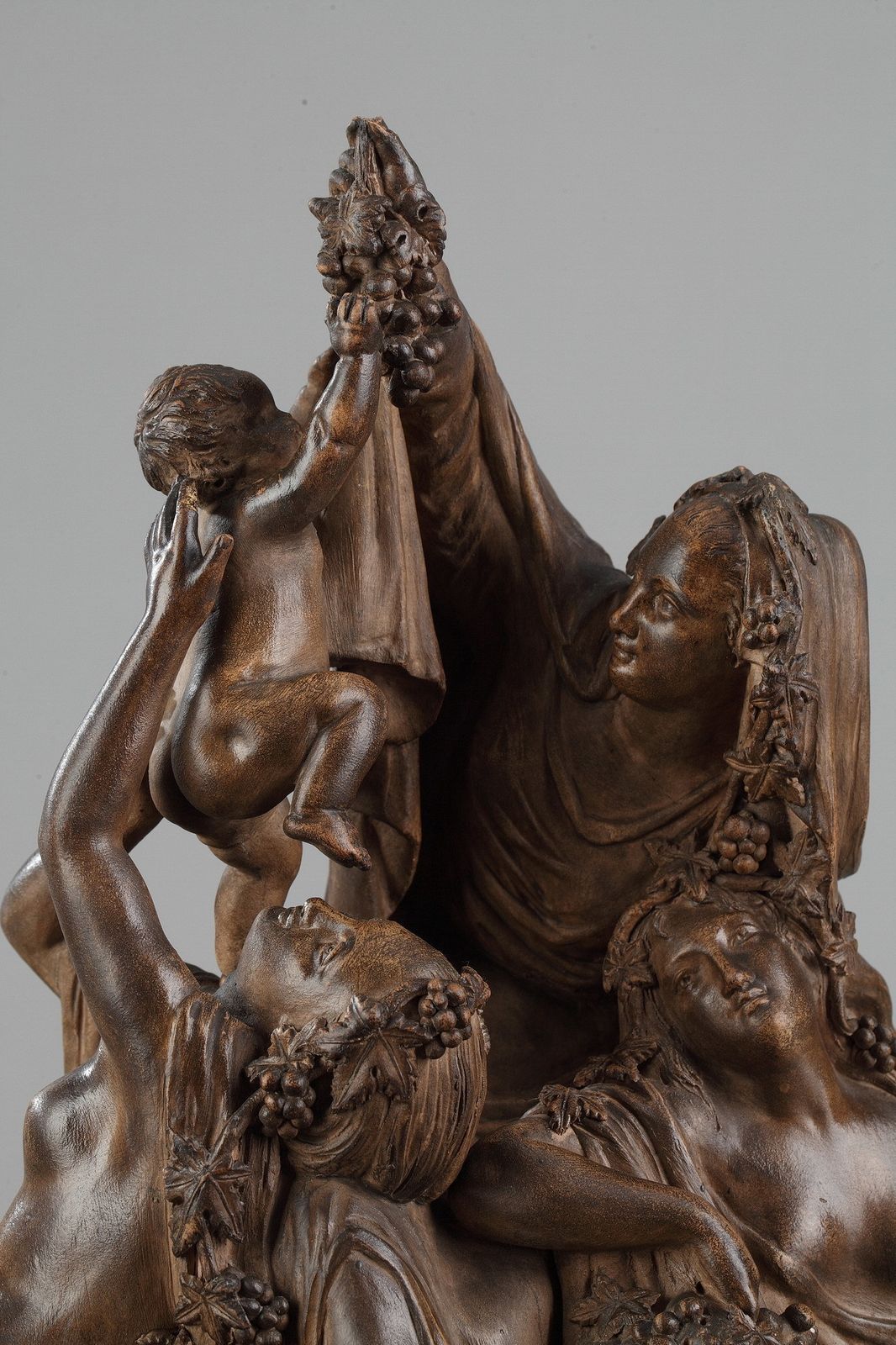 Groupe en terre cuite du XIXe siècle « Bacchus et les Bacchantes célébrant la vendange » photo 1827.0