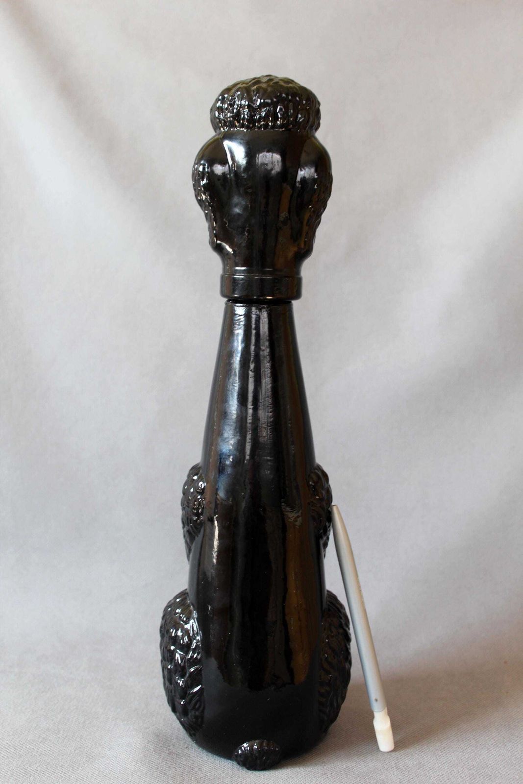 Hoge Mid Century Vintage Zwarte Glazen Poedel Karaf, Fles In Hondvorm Met Deksel Als Kop, Italiaans Of Frans, Met Plastic Binnenbeker, Zittend photo 110.0