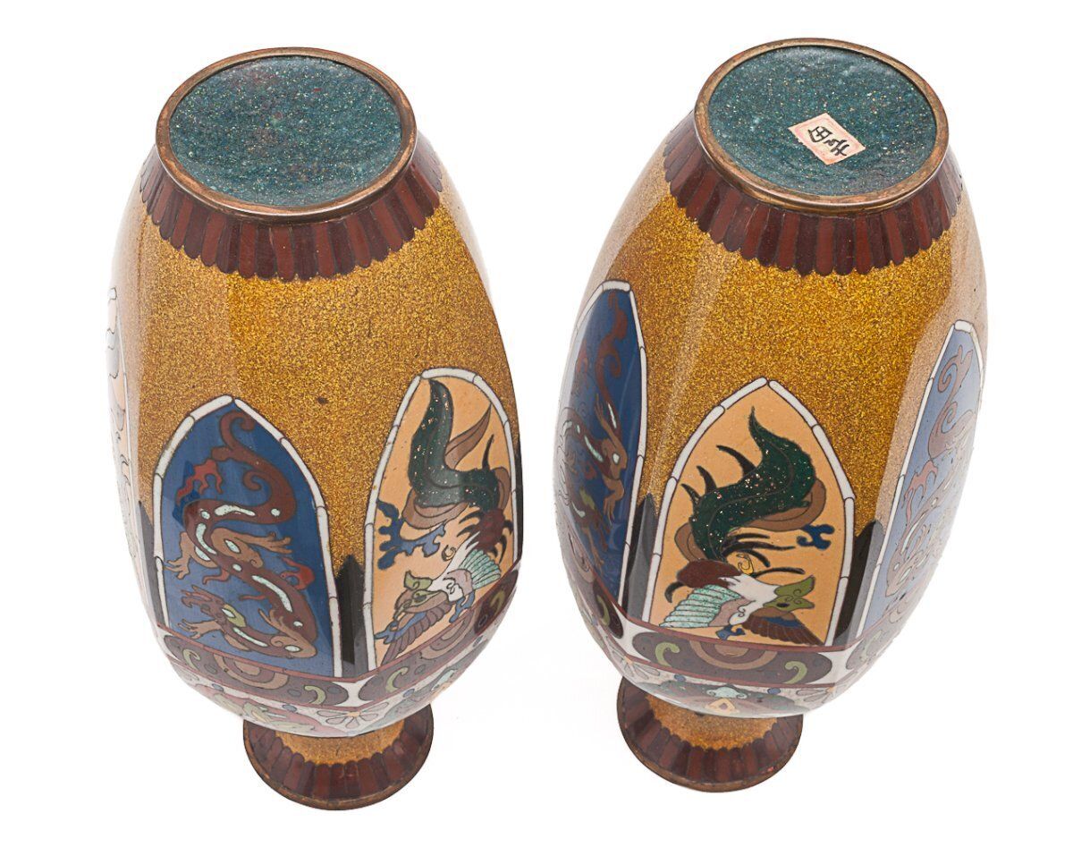 photo furniture Pair Of Japanese Vases, 1800s, Antique
