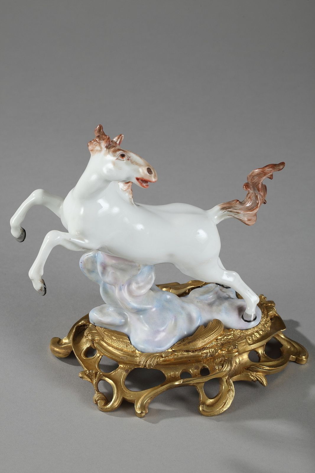 Paire de chevaux en porcelaine montée en ormolu, manufacture Samson photo for sale