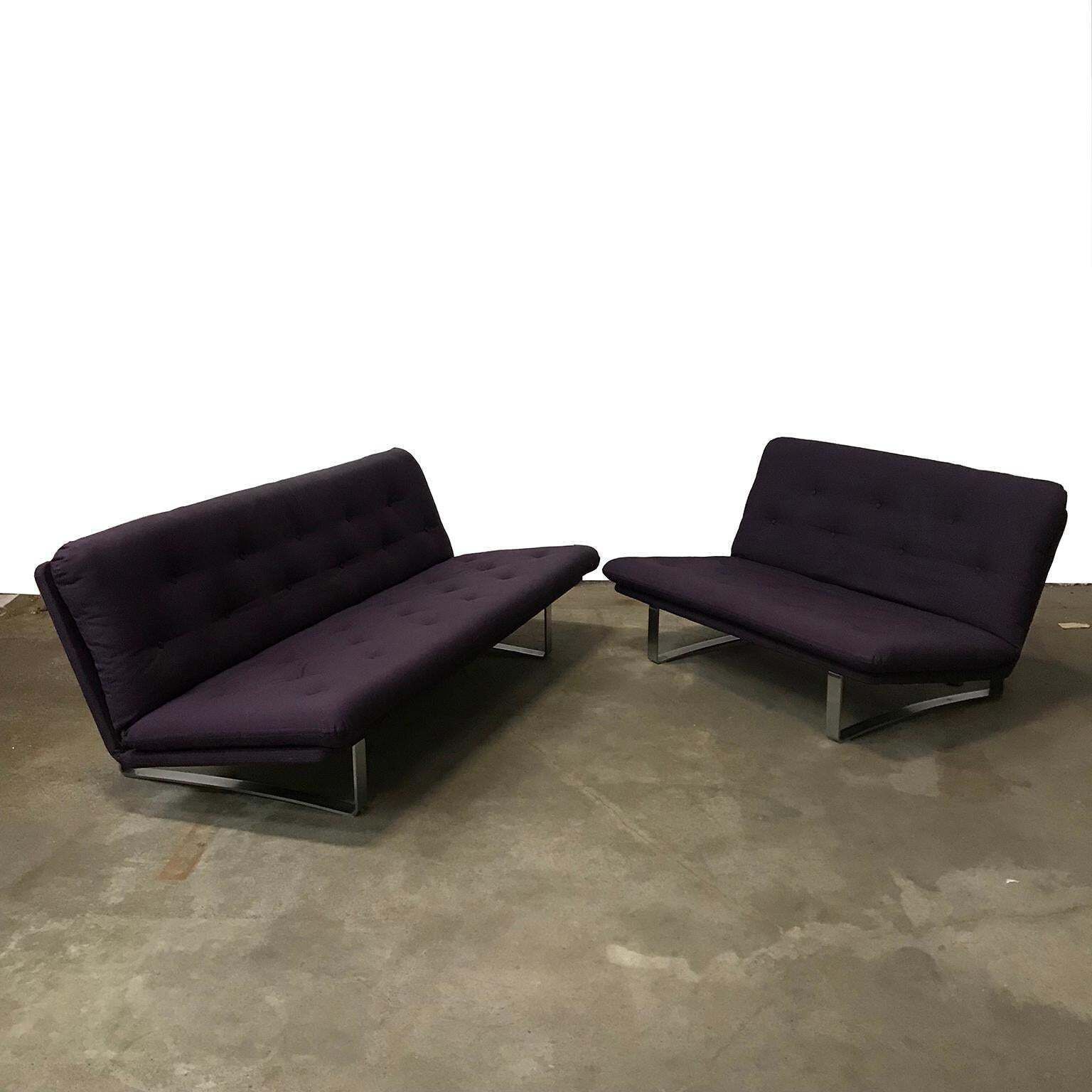 photo vintage 1968, Kho Liang Ie For Artifort, Chrome Base 2 Seat, Redone In Purple Fabric