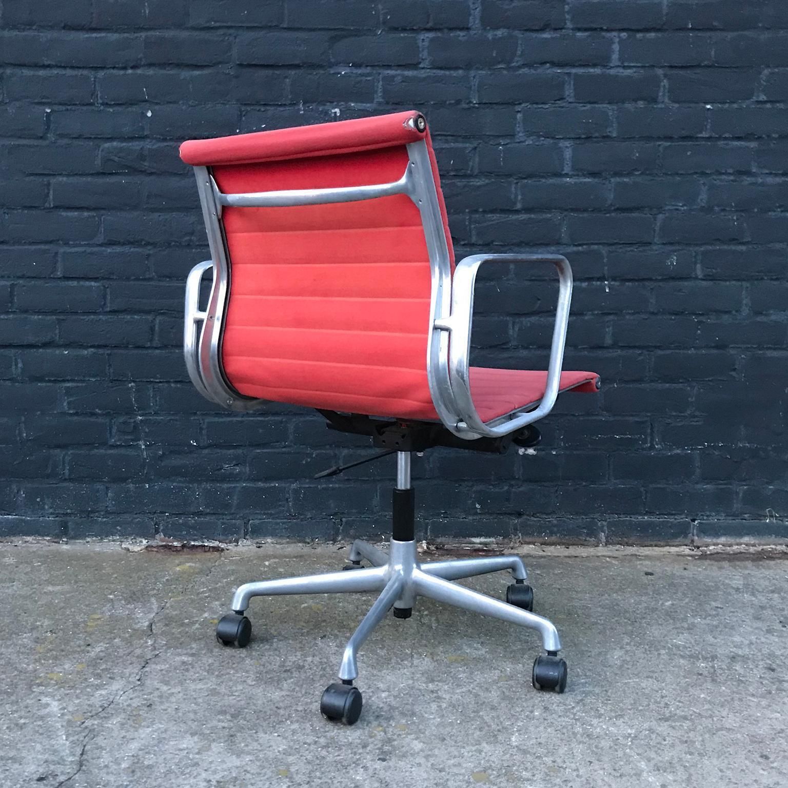 1958, Ray And Charles Eames Red Adjustable Tilt Office Chair With Five Wheels photo Furniture