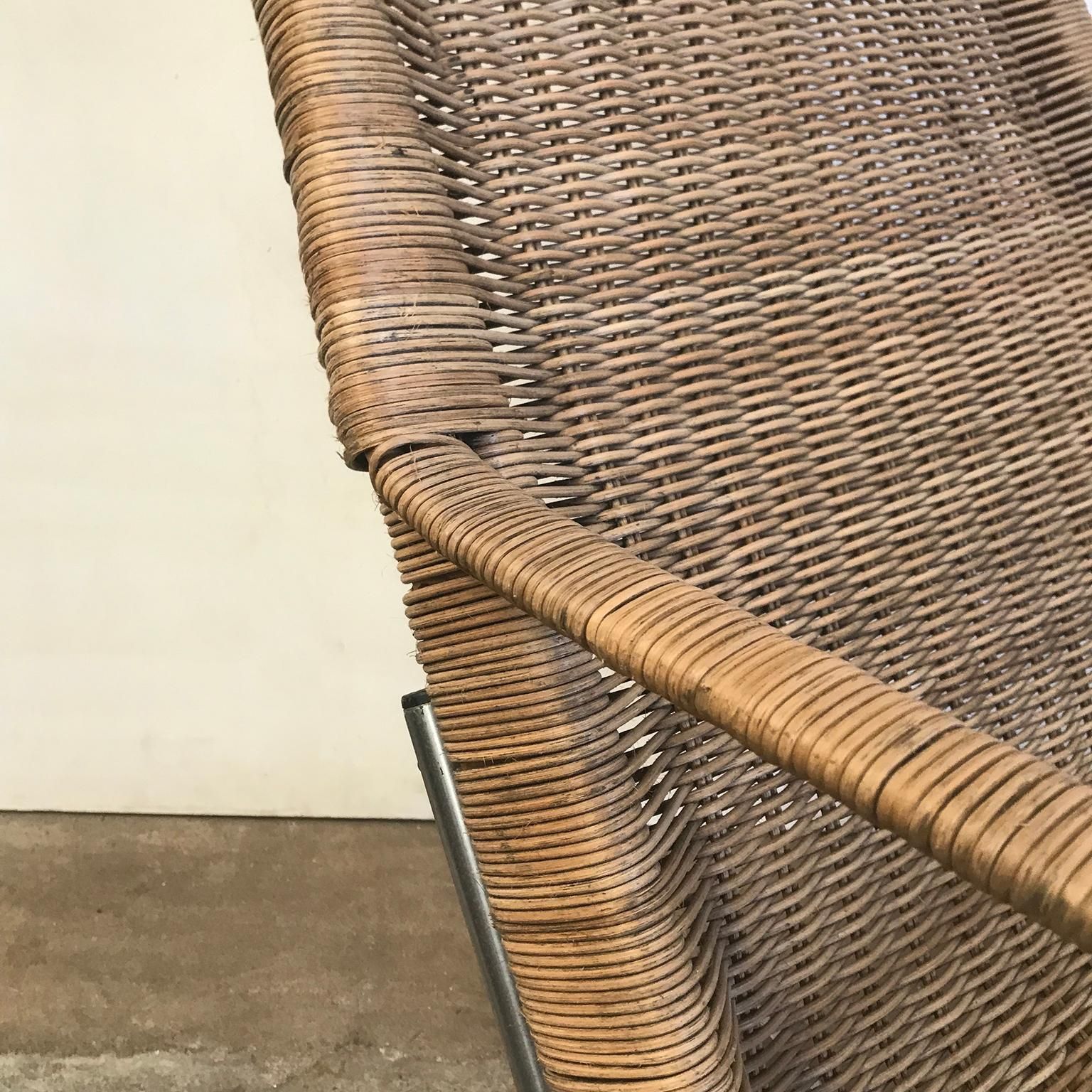 photo vinterior 1961 Dirk Van Sliedregt, Rare 514 Original Wicker Lounge Chair With Chrome Base