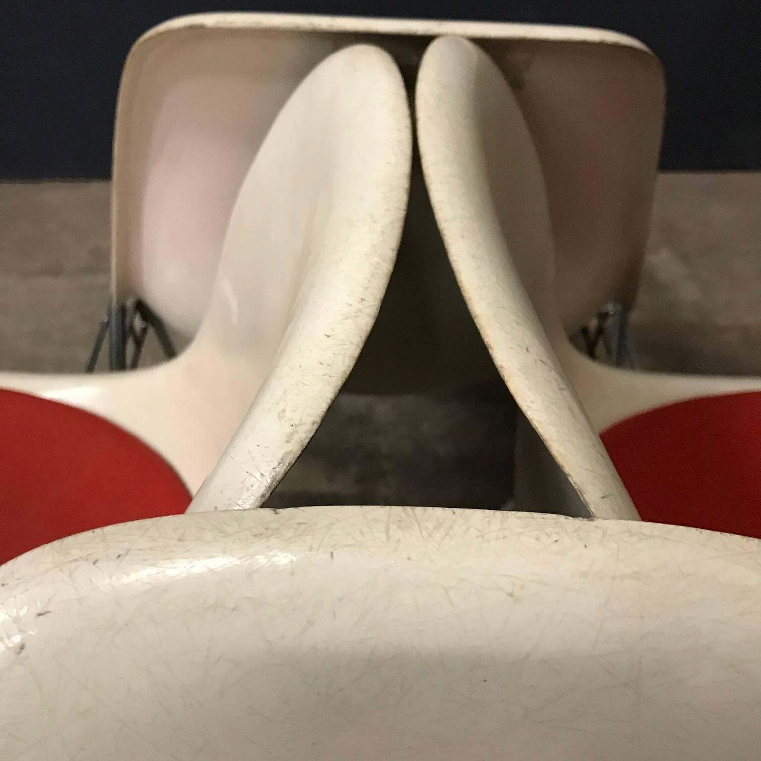 1948, Ray & Charles Eames For Herman Miller, Fiberglas Stacking Side Chair photo vinterior