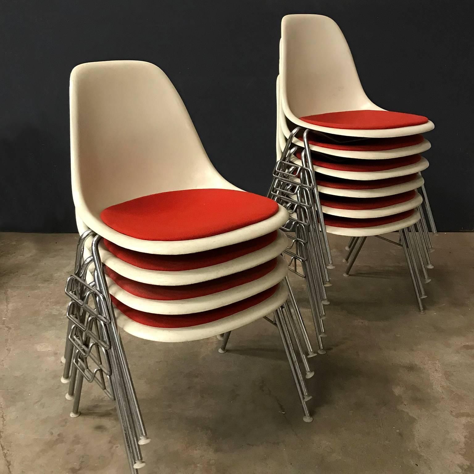 1948, Ray & Charles Eames For Herman Miller, Fiberglas Stacking Side Chair photo vintage