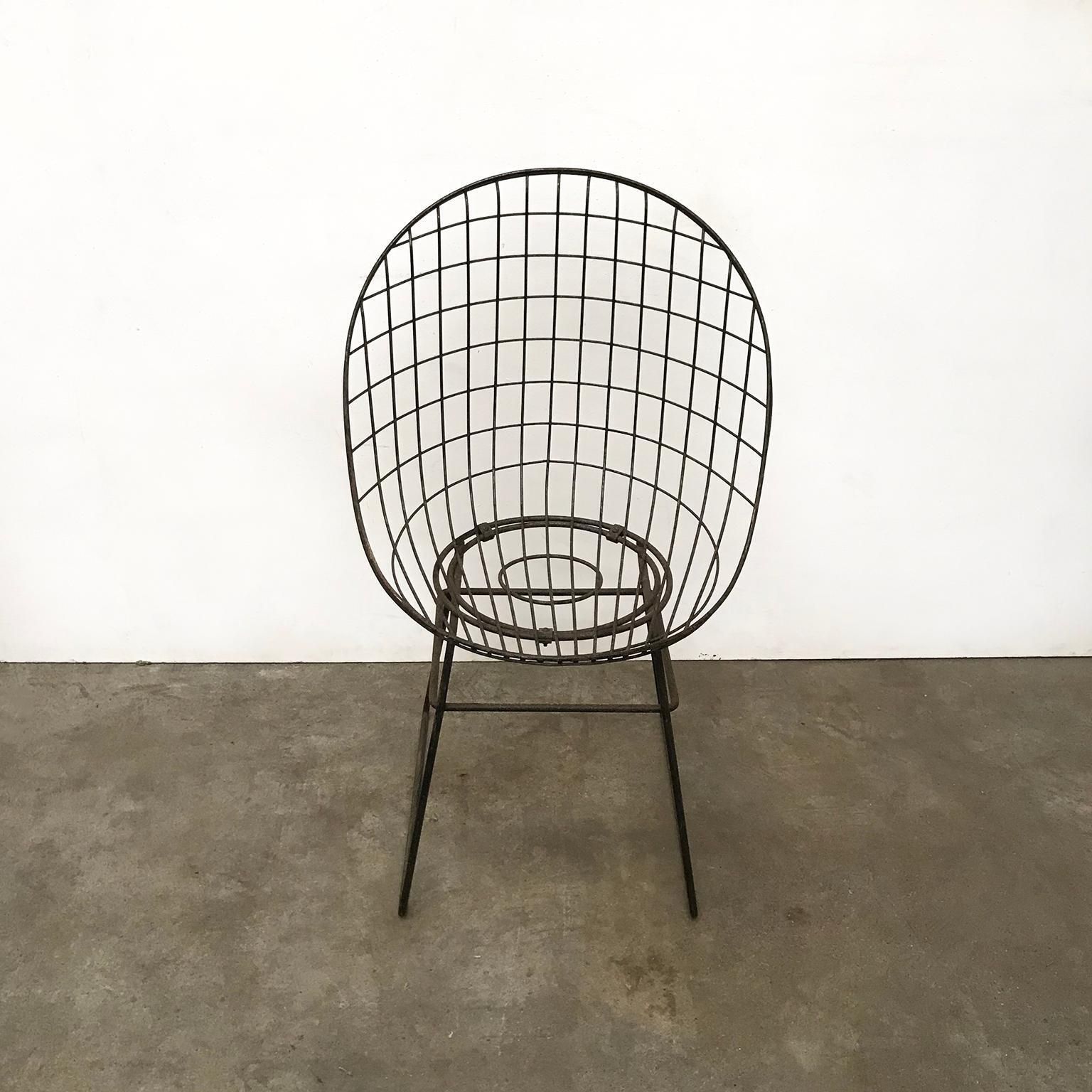 photo vinterior Black Wire Dining Chair With Beautiful Curves And Elegant Silhouet, Circa 1960
