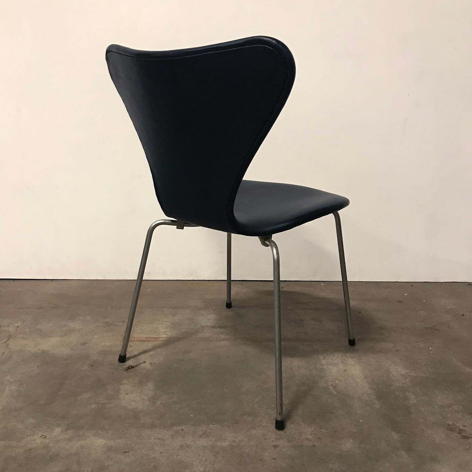 1955, Arne Jacobsen, Early Vintage Black Faux Leather 3107 Butterfly Chair photo Furniture