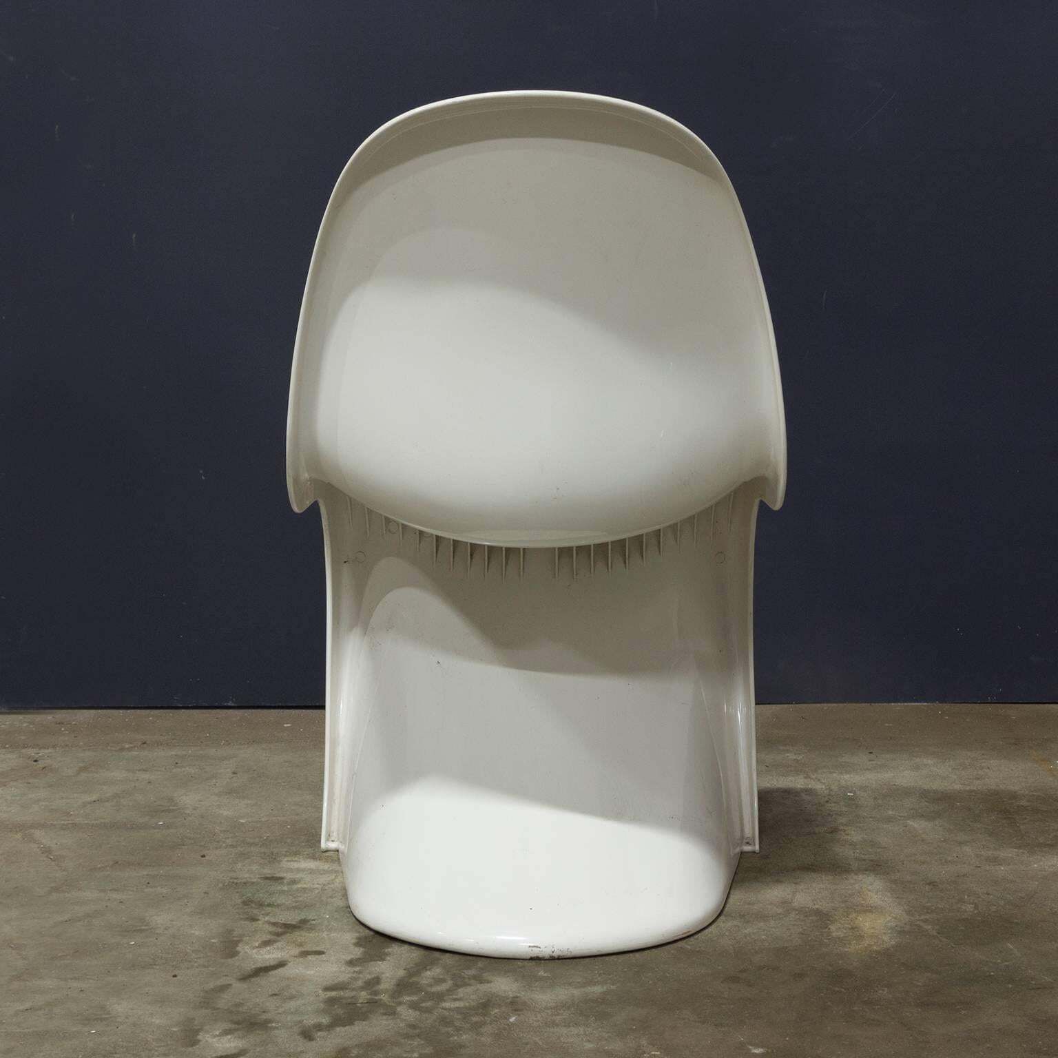 1965, Verner Panton, Stacking Chair, Herman Miller, Second Edition In White photo Furniture