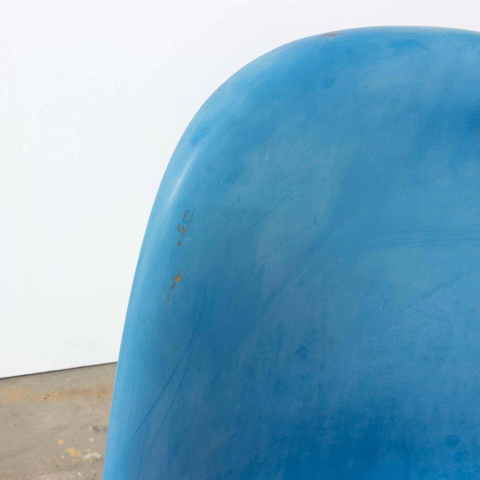 photo furniture 1965, Verner Panton, Two Stacking Chair 1st Herman Miller Edition, In Blue