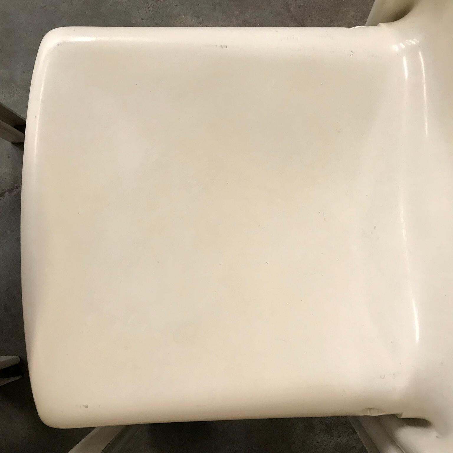 1578.0 1969, Vico Magistretti For Artemide, Set Of Four White Selene Chairs photo