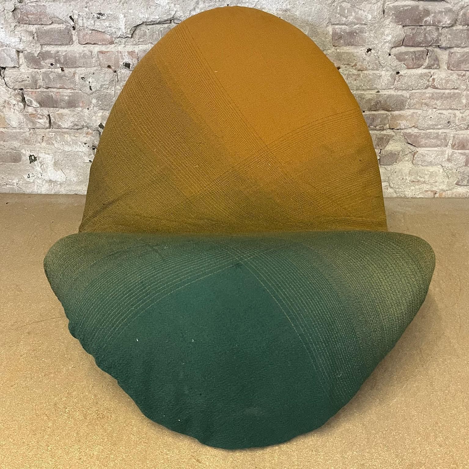 photo for sale 1967, Tongue By Pierre Paulin By Artifort In Orange Green Upholstery