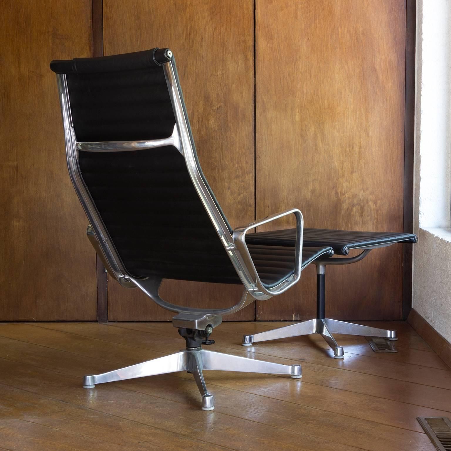 1958, Ray & Charles Eames For Herman Miller, Lounge Chair Ea 124 + Ea 125 photo for sale