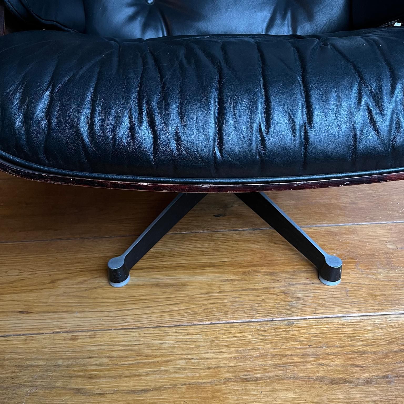 10664.0 1956, Ray & Charles Eames, Miller, 1st Version Lounge Chair 1956, Ottoman 1966 photo
