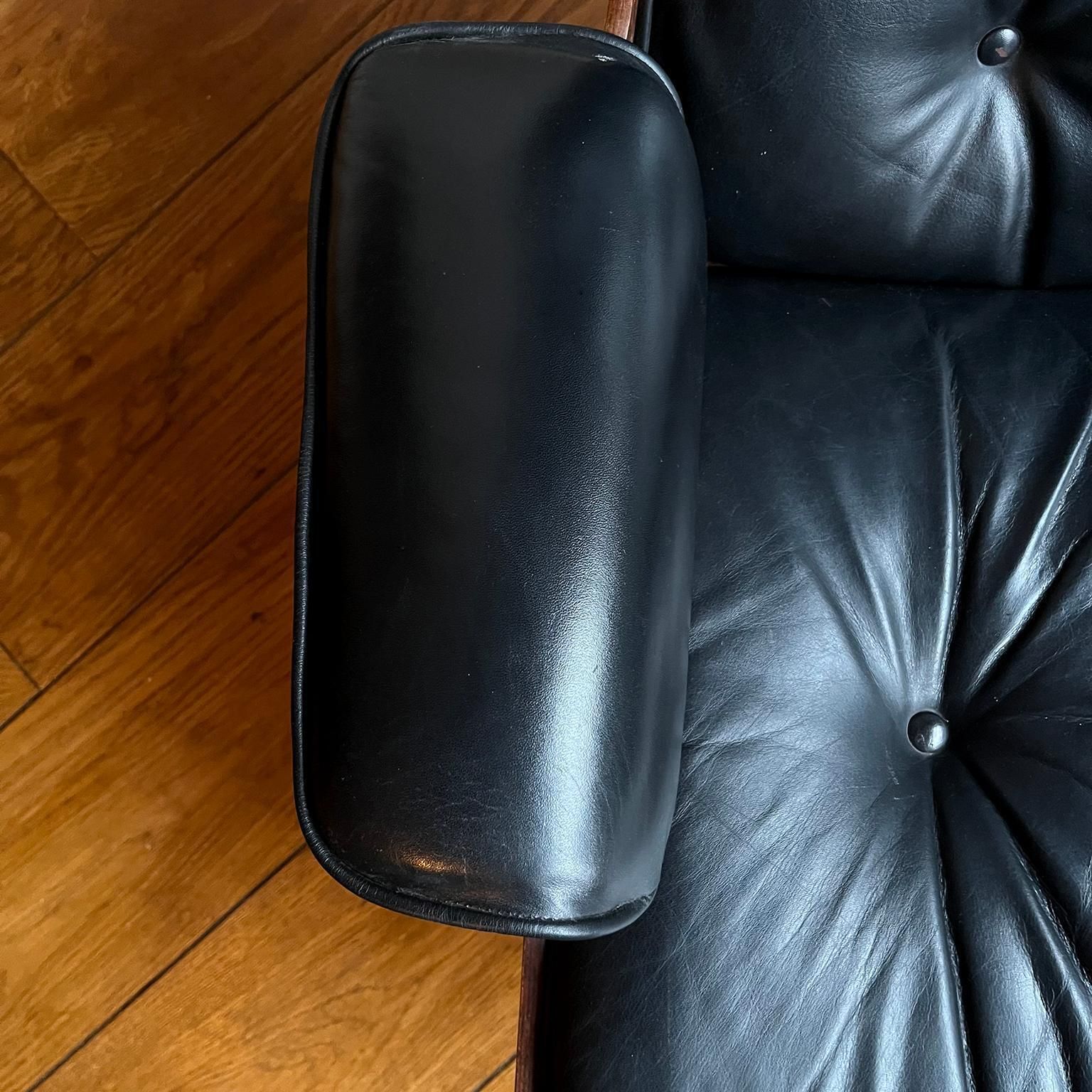 photo vintage 1956, Ray & Charles Eames, Miller, 1st Version Lounge Chair 1956, Ottoman 1966