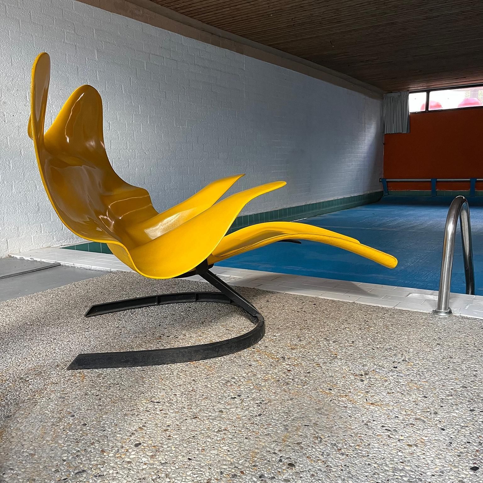 photo vintage 1966, Elephant Chair By Bernard Rancillac Yellow With Black Base Limited Edition