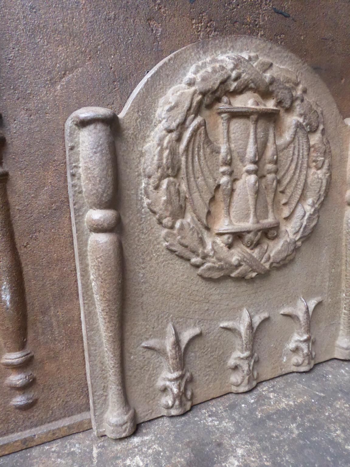 French Louis XIV Style 'Coat Of Arms' Fireback / Backsplash photo vinterior