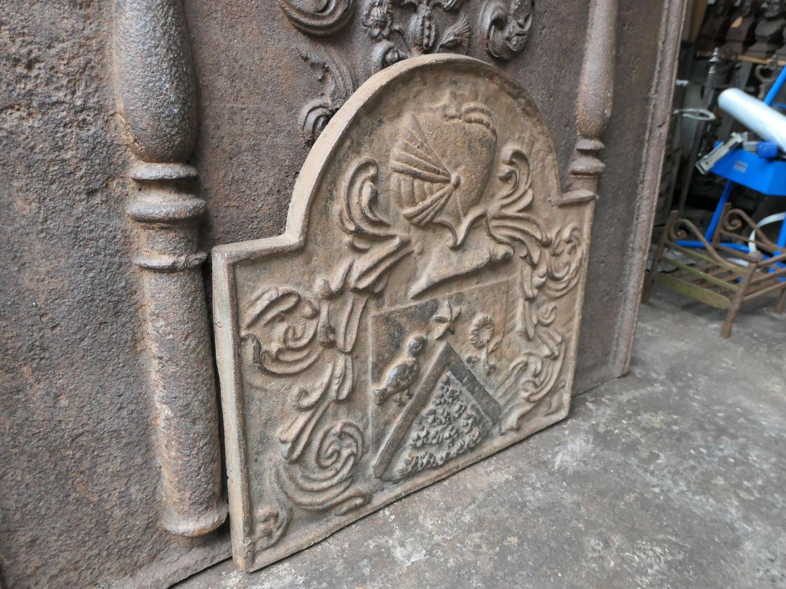 French Louis XIV Style 'Coat Of Arms' Fireback / Backsplash photo vintage