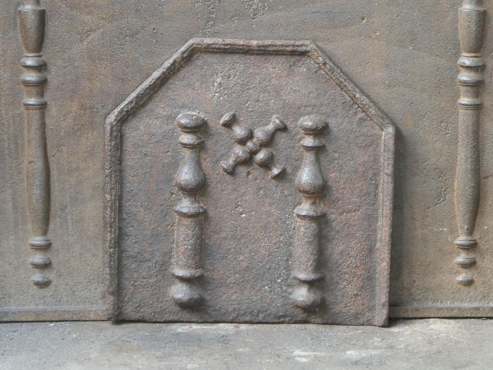 French Louis XIV 'Pillars With Saint Andrew's Cross' Fireback / Backsplash photo vinterior