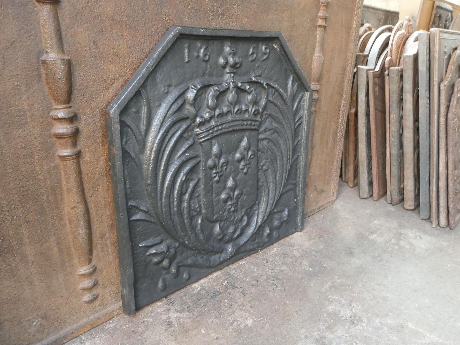 photo for sale French Louis XIV Style 'Arms Of France' Fireback / Backsplash
