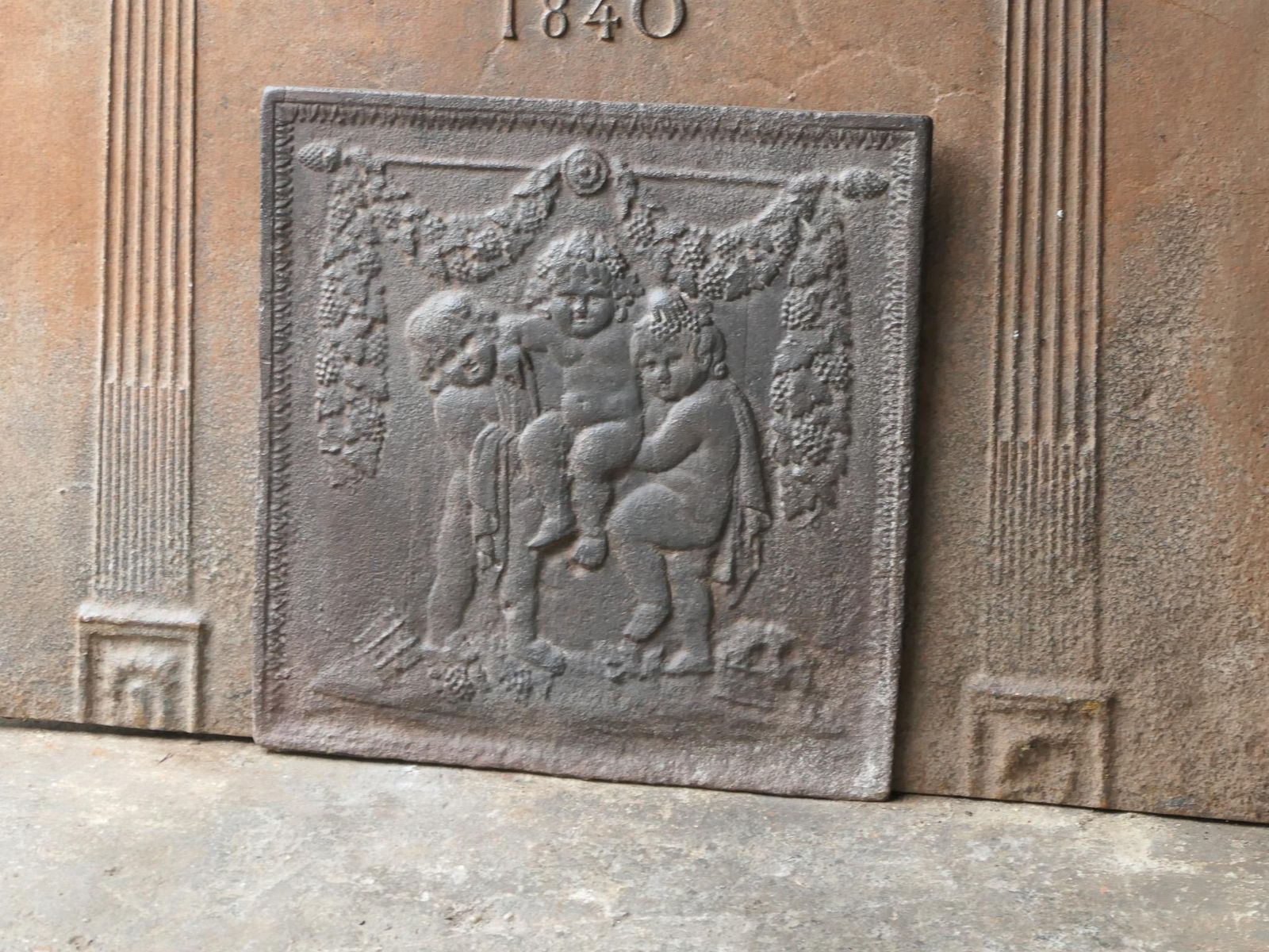 Napoleon III Fireback / Backsplash Depicting Young Bacchus, 19th Century photo vinterior
