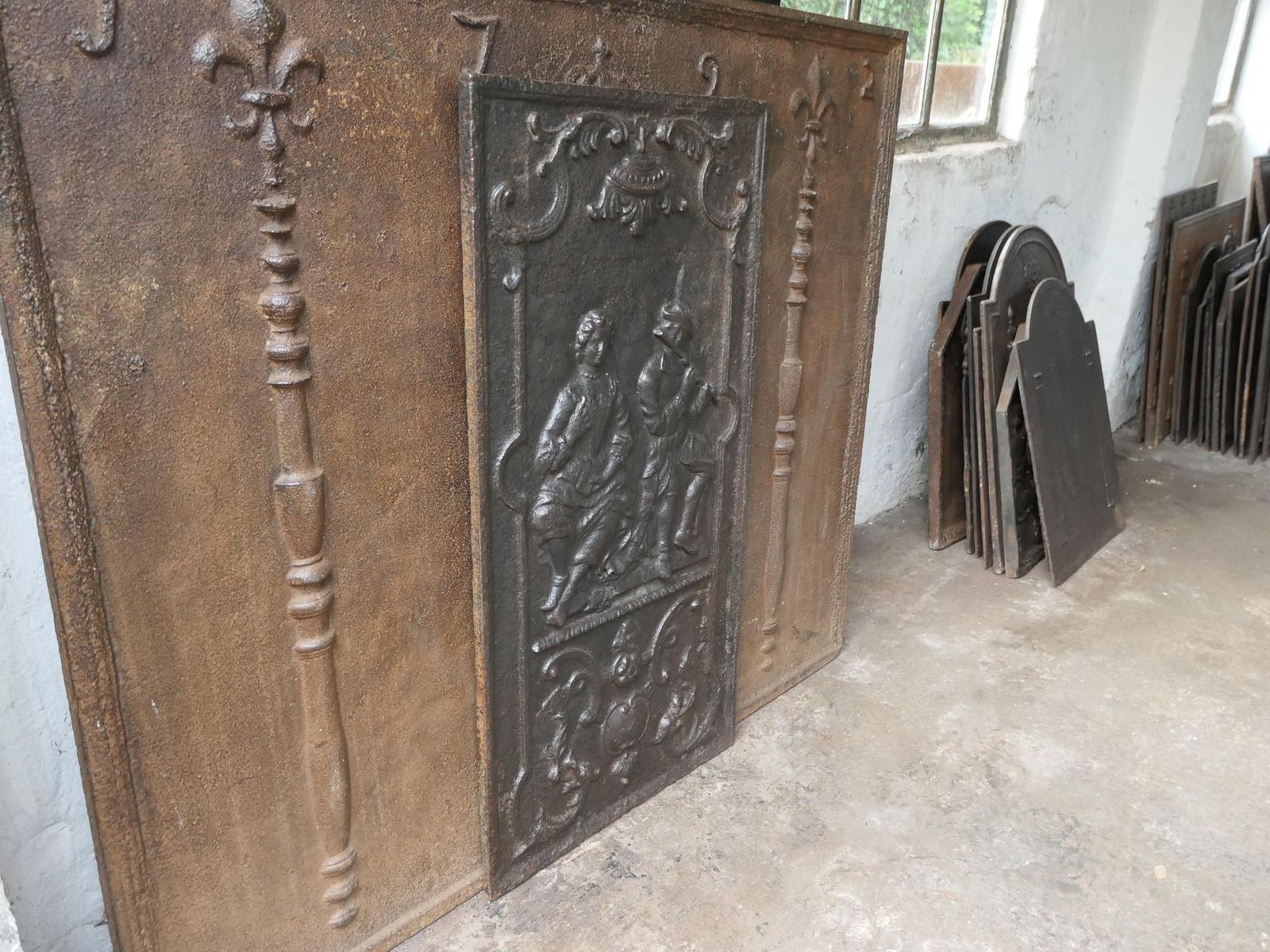Home Fixtures 18th Century French Louis XV 'Man And Woman' Fireback / Backsplash photo