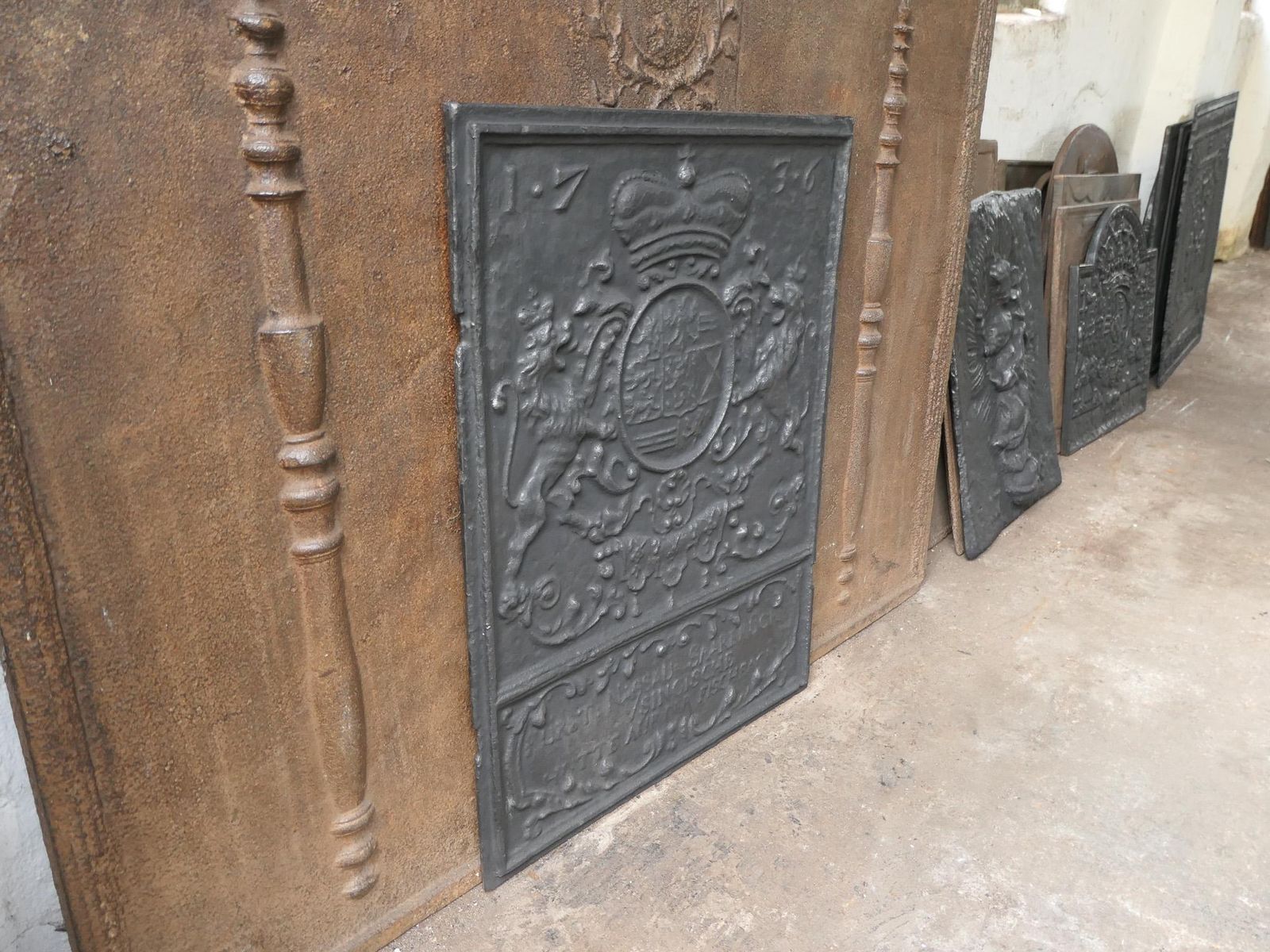 491.0 German Louis XV Period 'Coat Of Arms' Fireback / Backsplash, 18th Century photo