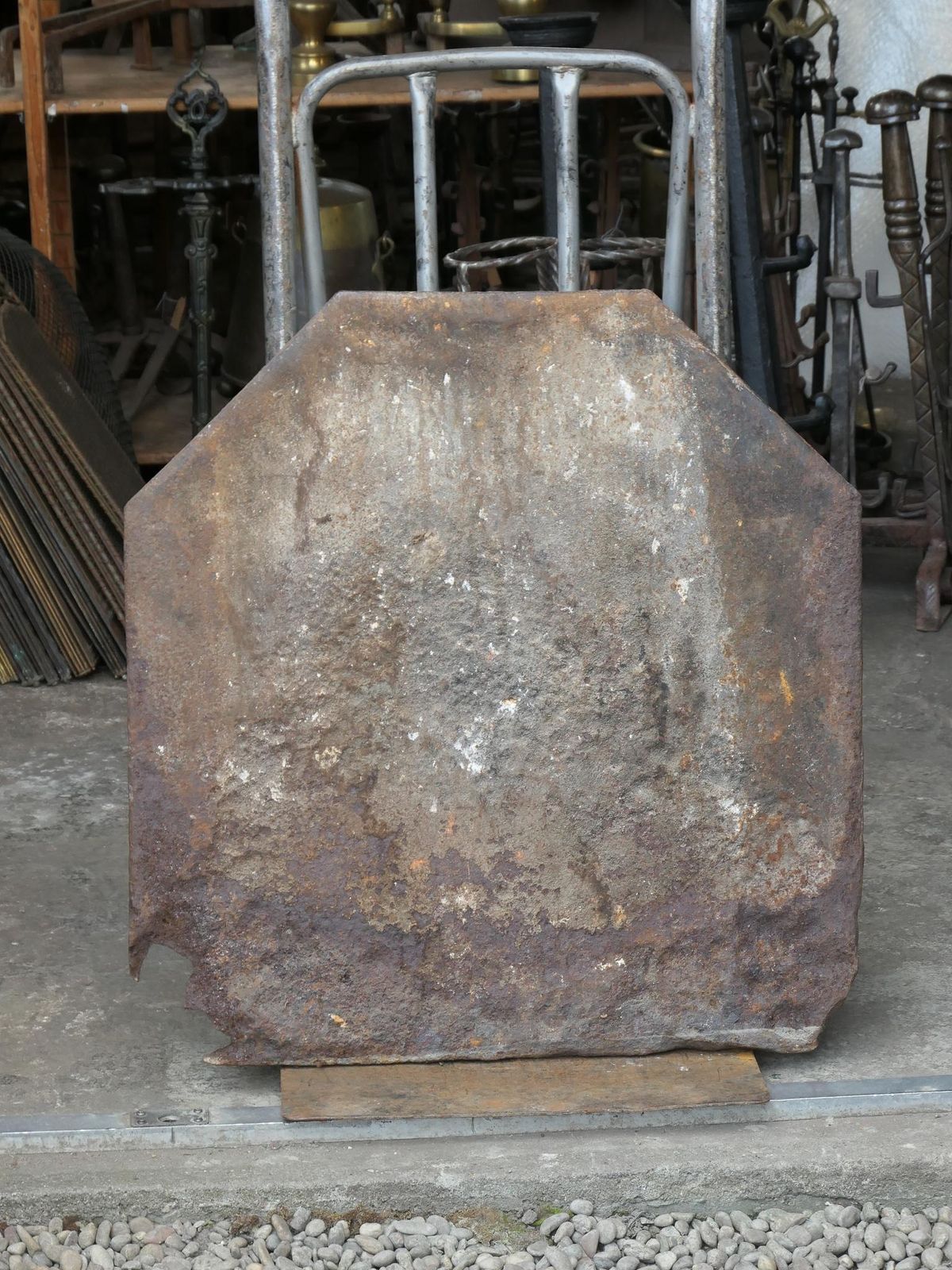 photo vinterior Antique French Louis XIV 'Fleur De Lys' Fireback / Backsplash, 17th Century