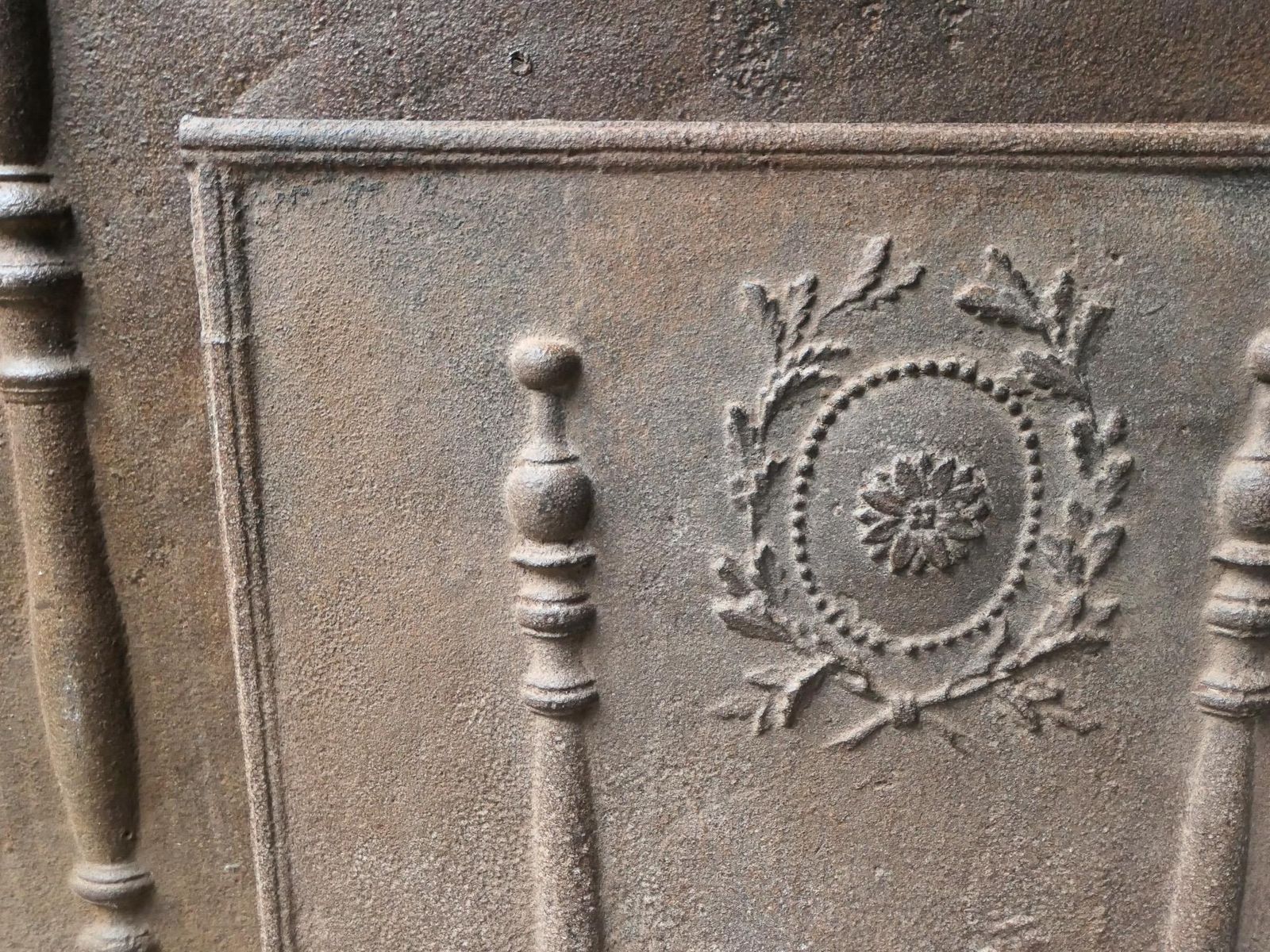 Home Fixtures Antique French Neoclassical Fireback / Backsplash, 18th   19th Century photo