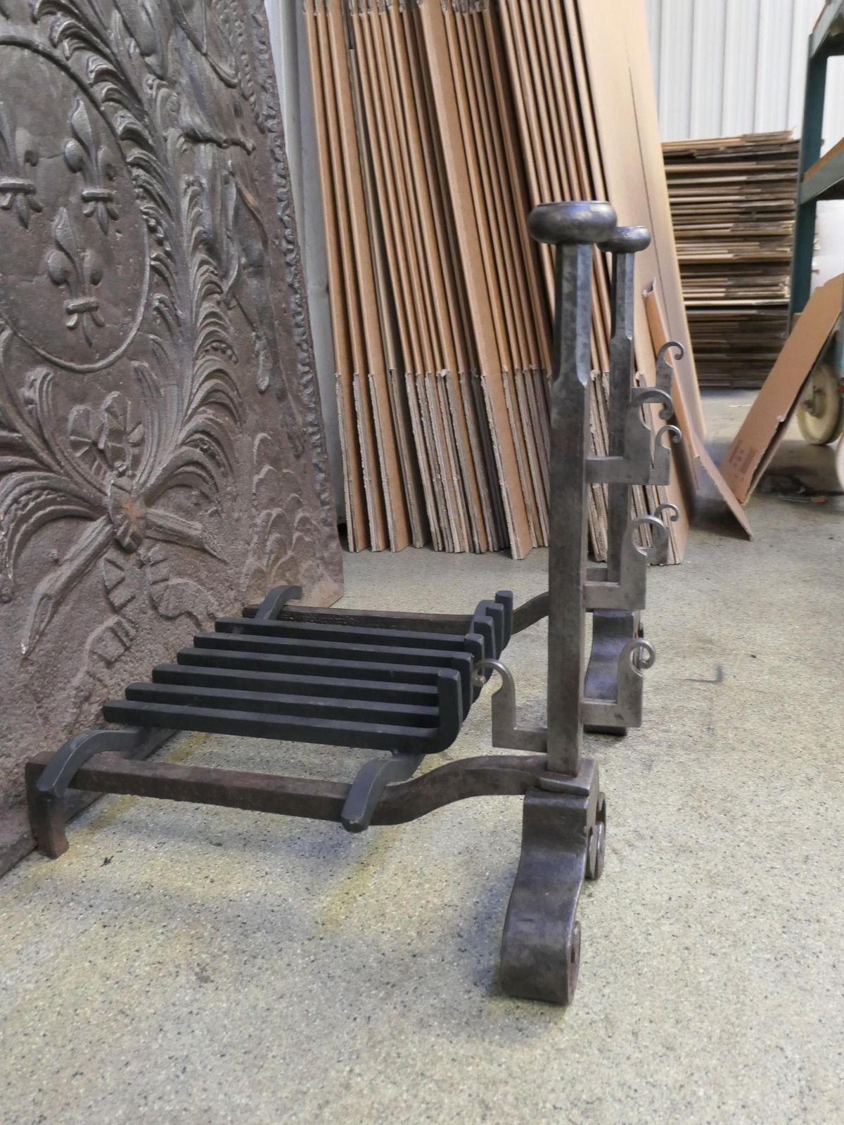 photo vinterior French Louis XV Period Fireplace Grate Or Fire Basket, 18th Century
