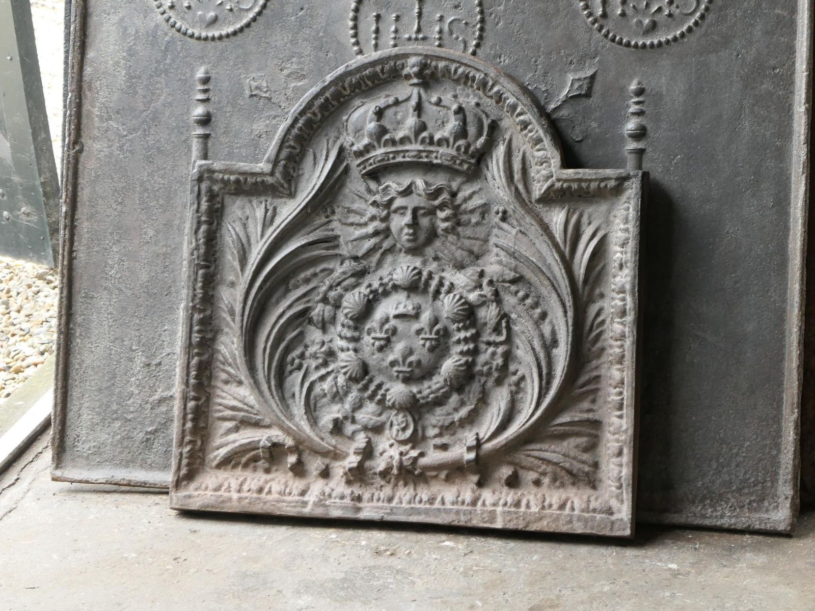 photo vinterior French Louis XIV Style 'Arms Of France' Fireback / Backsplash