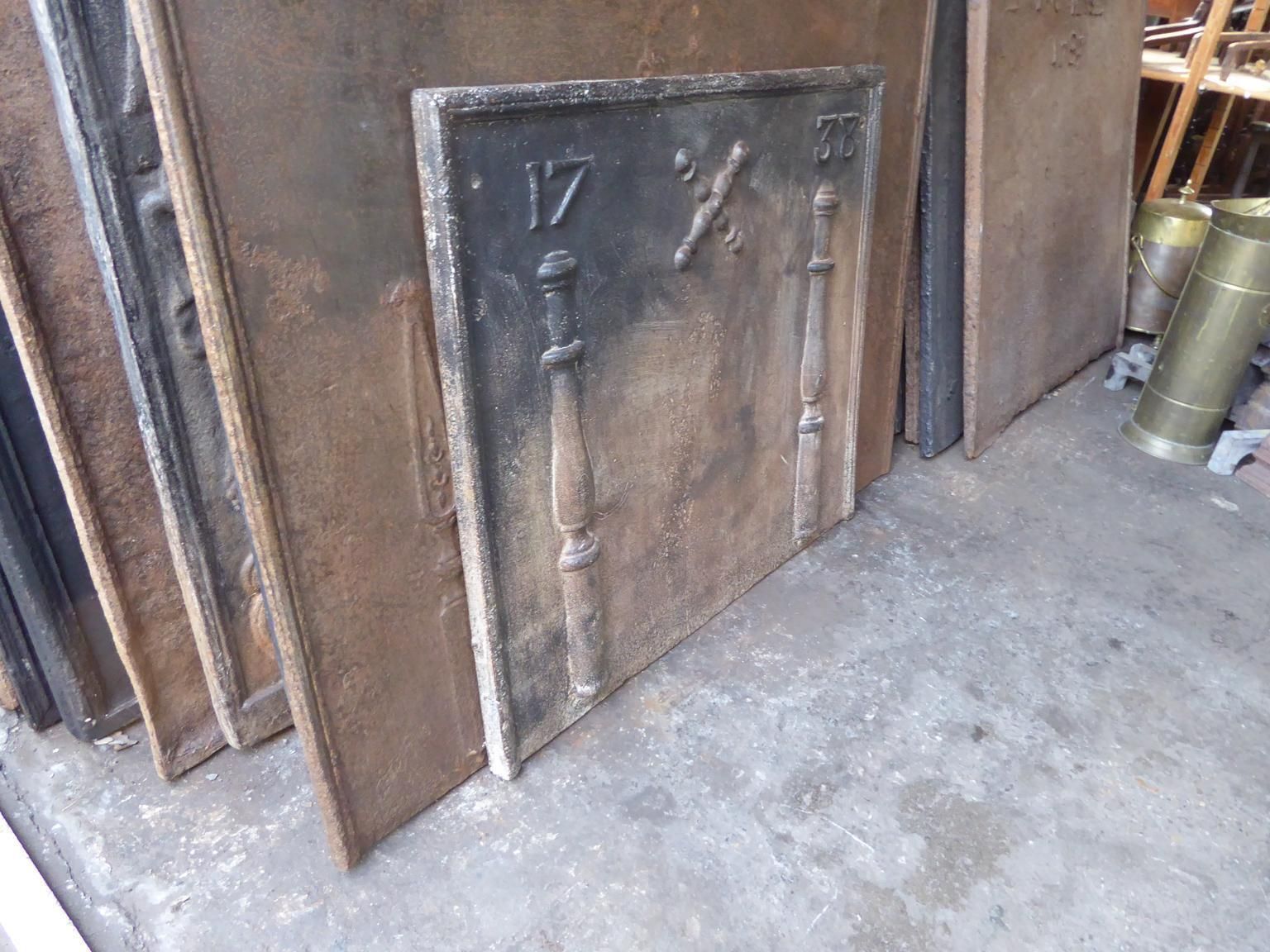 Home Fixtures 18th Century French 'Pillars With Saint Andrew's Cross' Fireback / Backsplash photo