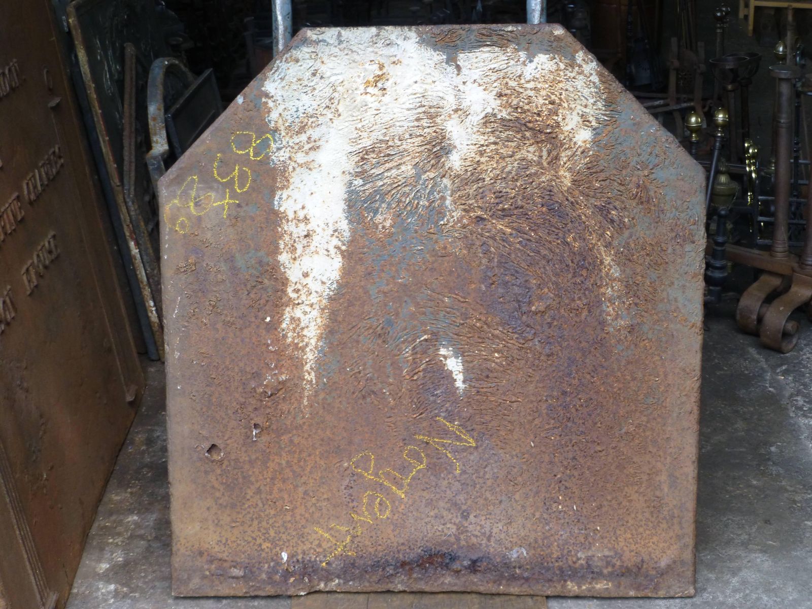 photo furniture 18th Century French Fireback / Backsplash With Pillars Of Hercules
