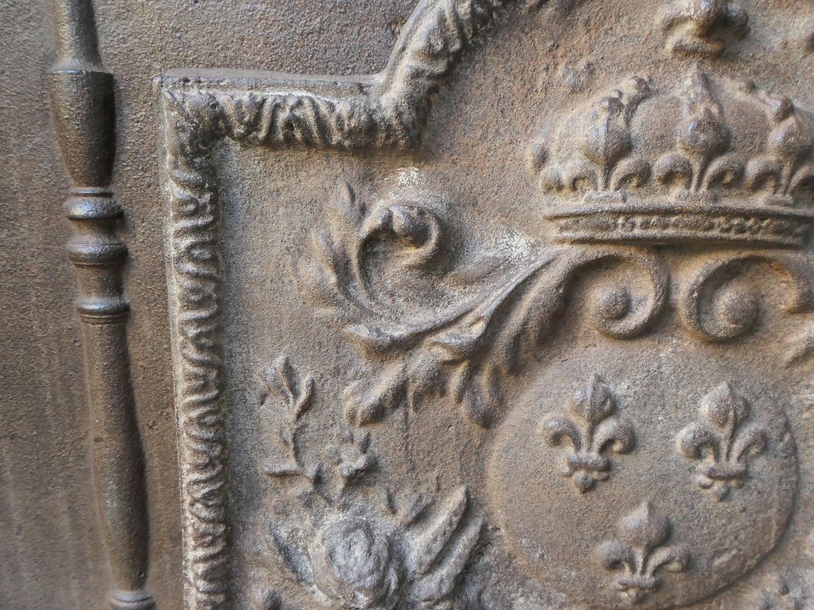 Home Fixtures 18th Century French Louis XV 'Arms Of France' Fireback / Backsplash photo