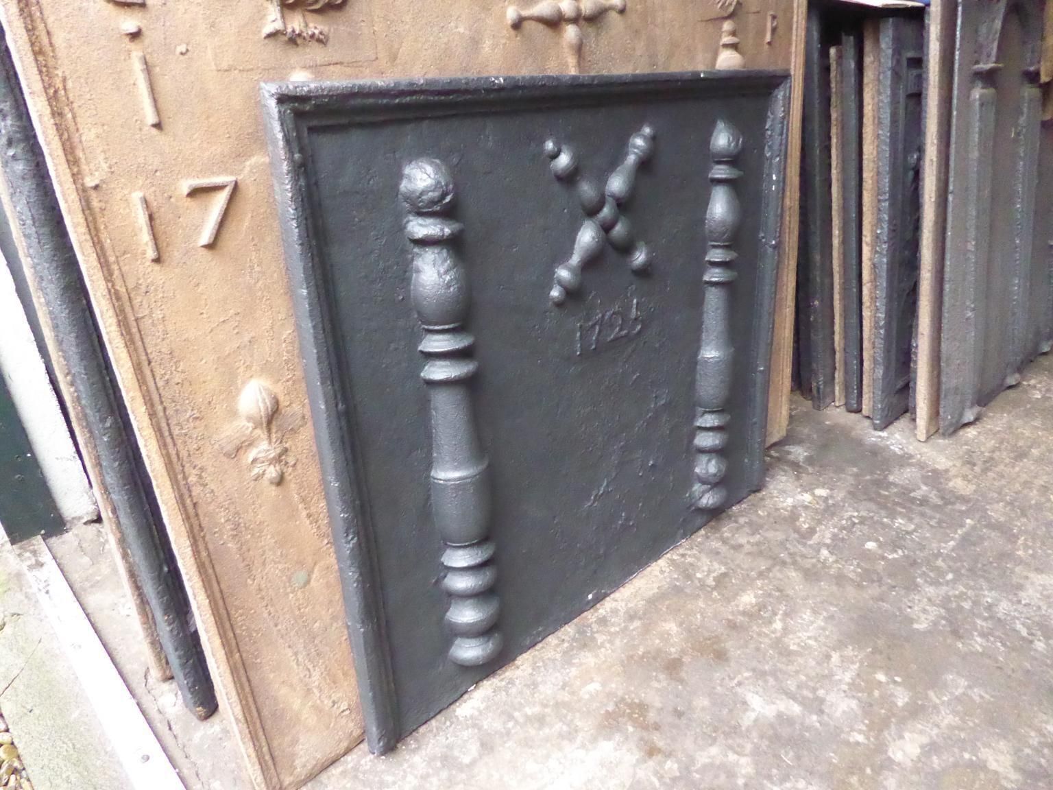 Home Fixtures 18th Century French 'Pillars With Saint Andrew's Cross' Fireback / Backsplash photo