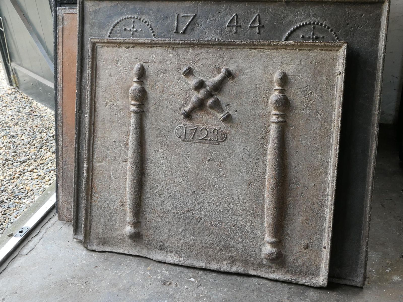 Home Fixtures Antique Louis XIV 'Pillars With Saint Andrew's Cross' Fireback / Backsplash photo