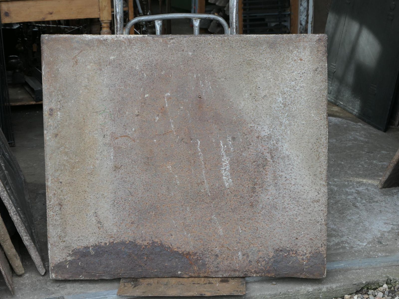 photo vinterior Antique Louis XIV 'Pillars With Saint Andrew's Cross' Fireback / Backsplash